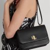 Bolsos de hombro medianos de cuero Ralph Lauren para mujer en color negro Bolsos de hombro medianos de cuero Ralph Lauren para mujer en color negro